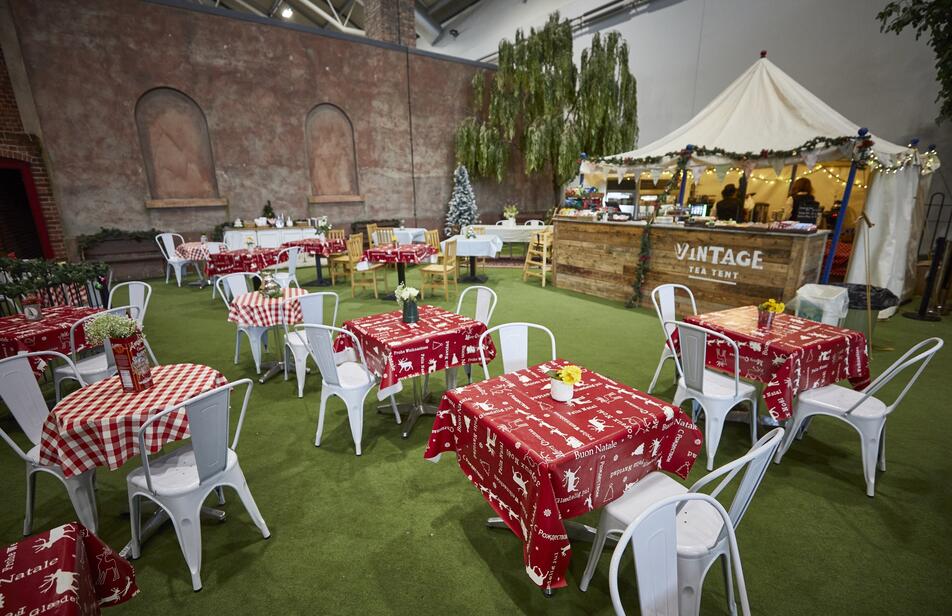 Christmas market table and chairs